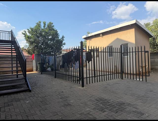 2 BEDROOM APARTMENT FOR SALE IN RUSTENBURG CENTRAL